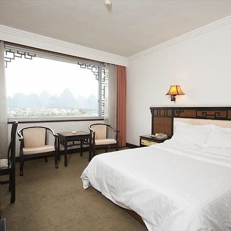 Sovereign Hotel Yangshuo Guilin Room photo